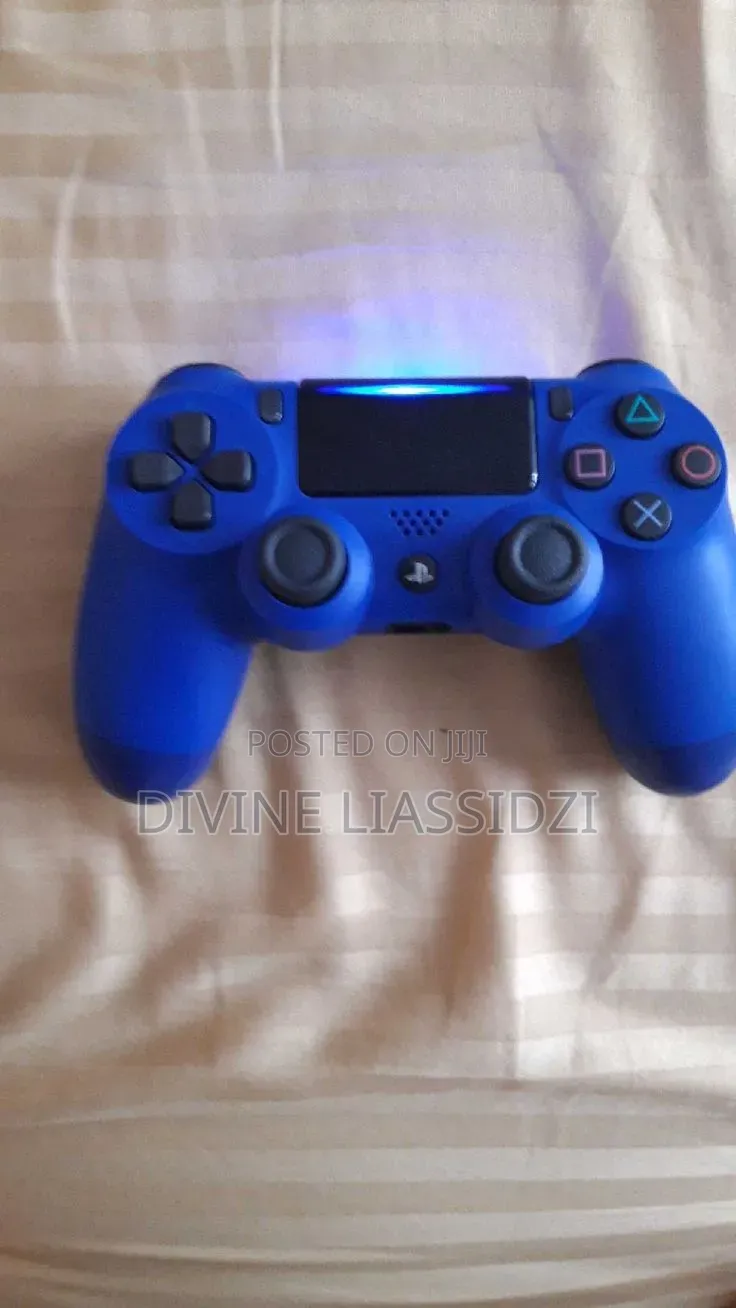 PS4 Slim (Used)