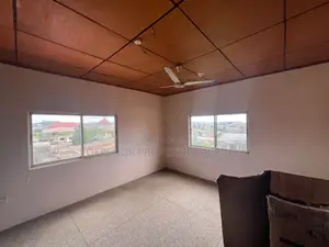 8bdrm House in Takoradi for sale