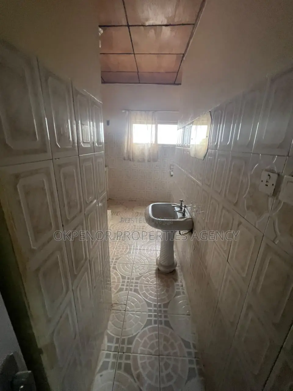 8bdrm House in Takoradi for sale