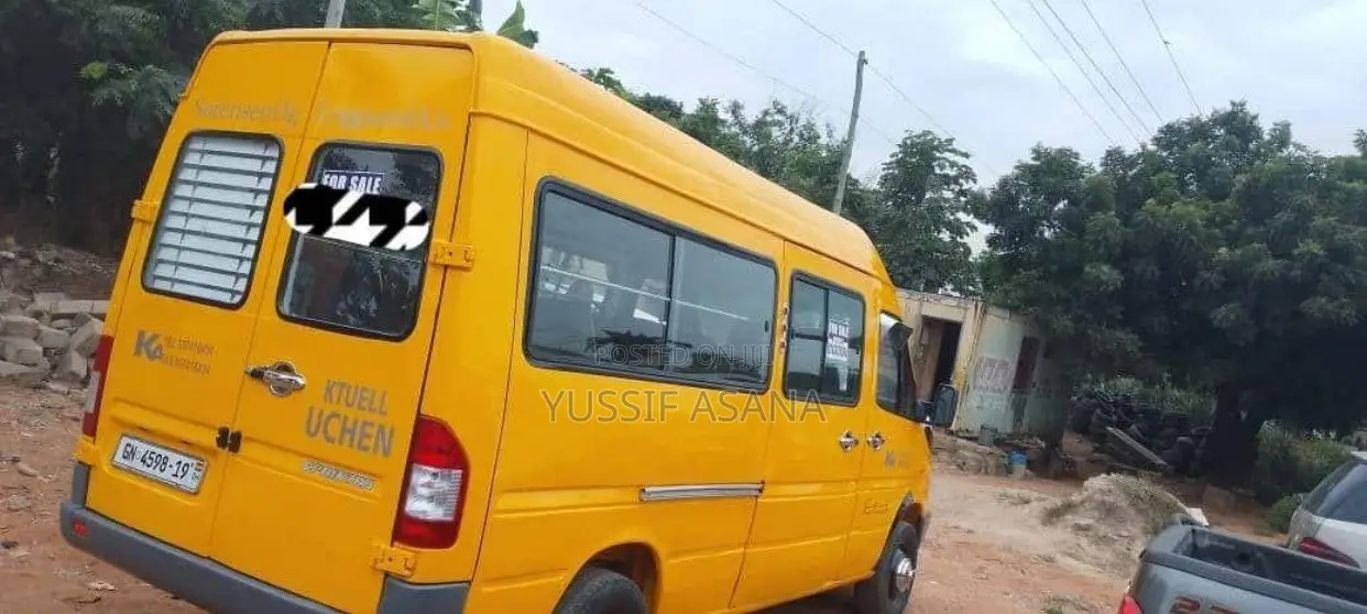 Mercedes-Benz Sprinter 2004 Yellow