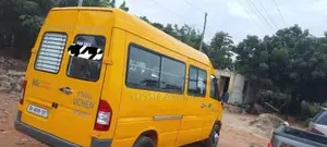 Mercedes-Benz Sprinter 2004 Yellow