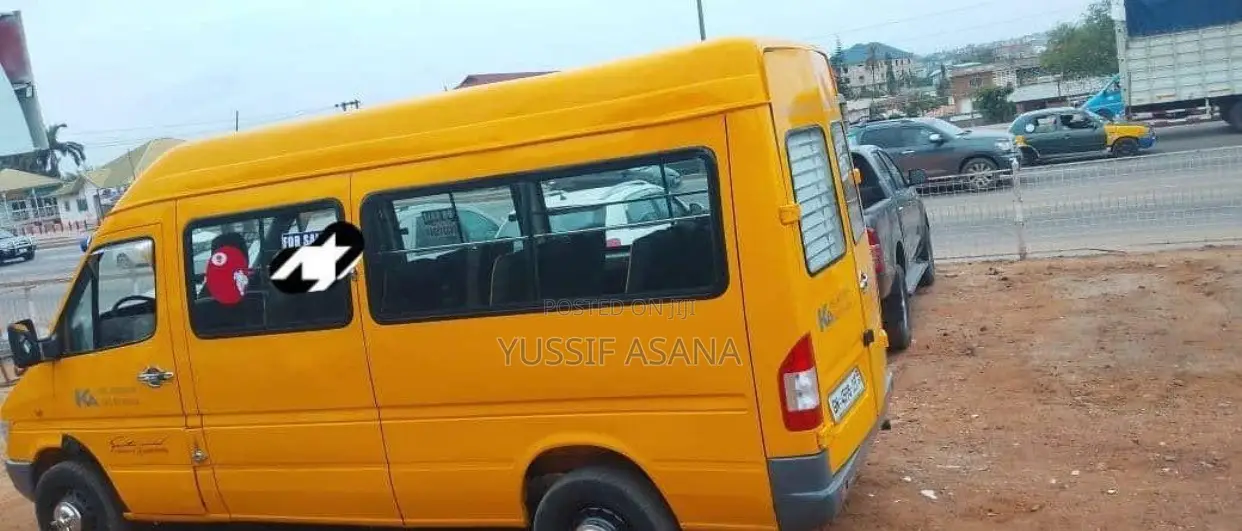 Mercedes-Benz Sprinter 2004 Yellow