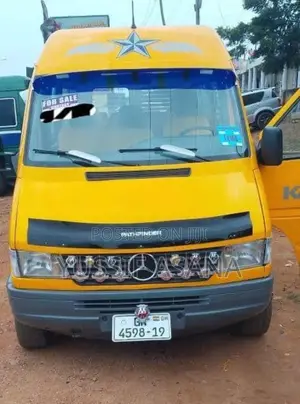 Mercedes-Benz Sprinter 2004 Yellow