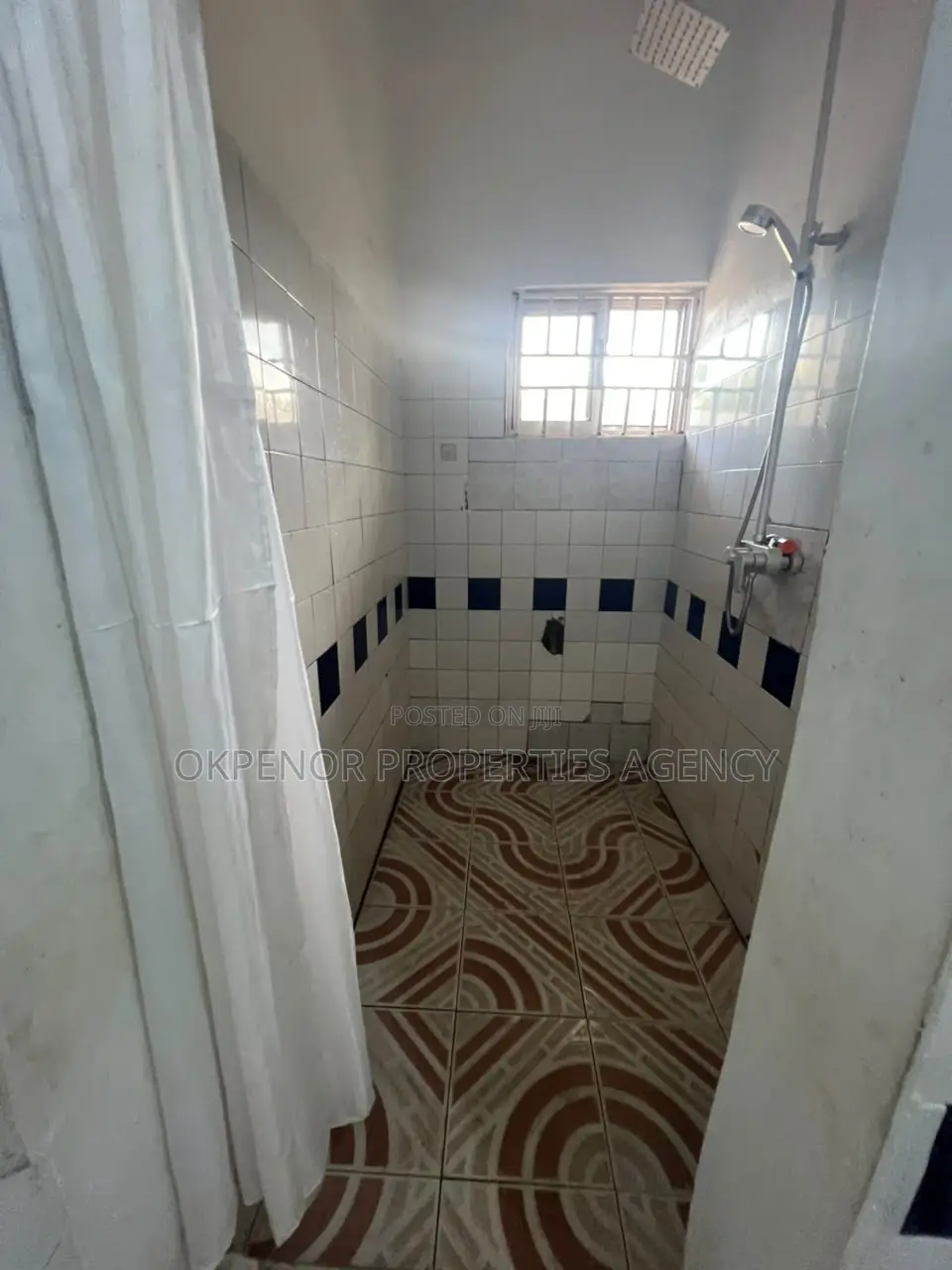 8bdrm House in Takoradi for sale