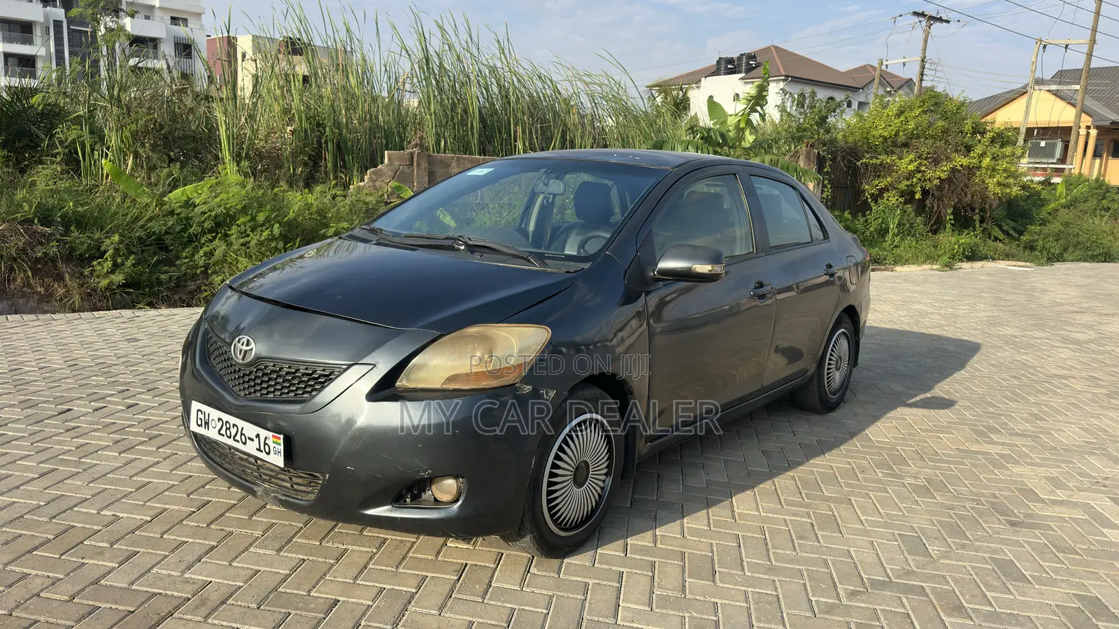 Toyota Yaris Base Sedan 4dr 2010 Gray