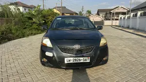 Toyota Yaris Base Sedan 4dr 2010 Gray