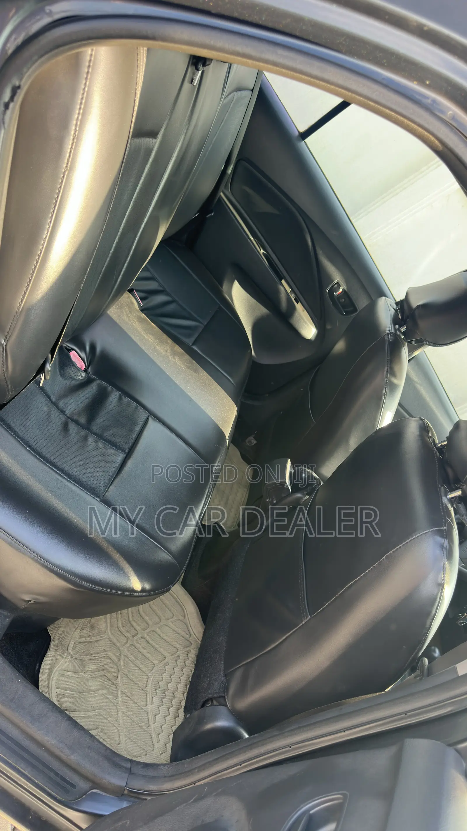 Toyota Yaris Base Sedan 4dr 2010 Gray