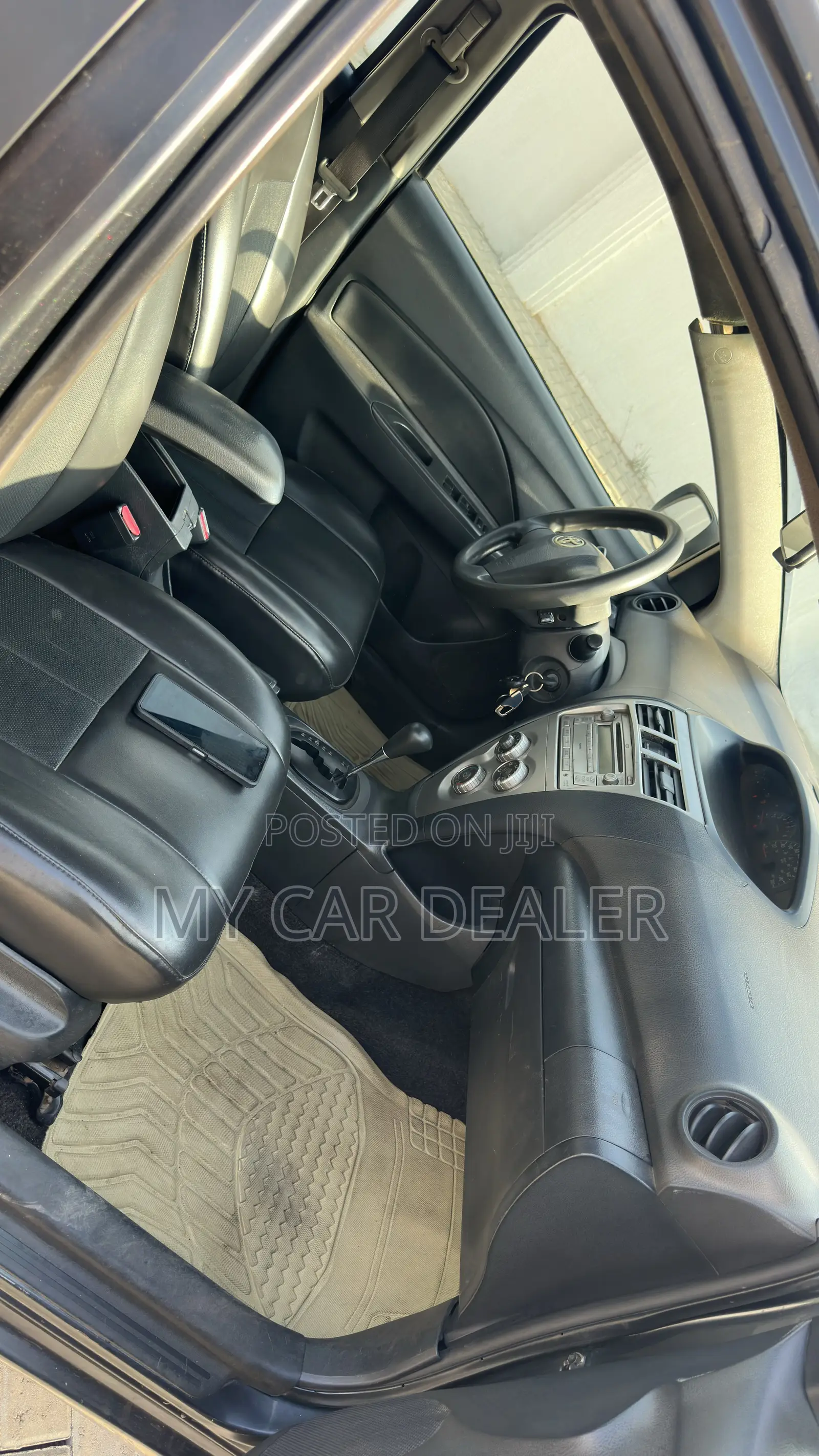 Toyota Yaris Base Sedan 4dr 2010 Gray