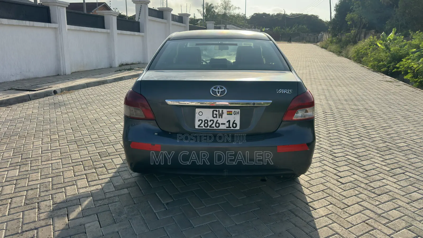 Toyota Yaris Base Sedan 4dr 2010 Gray