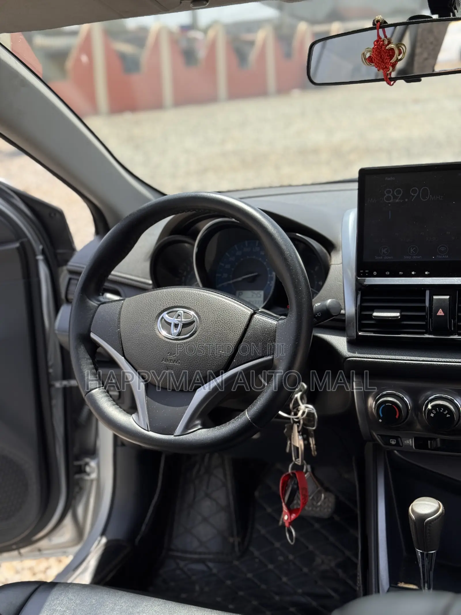 Toyota Yaris L Hatchback 5dr 2016 Silver