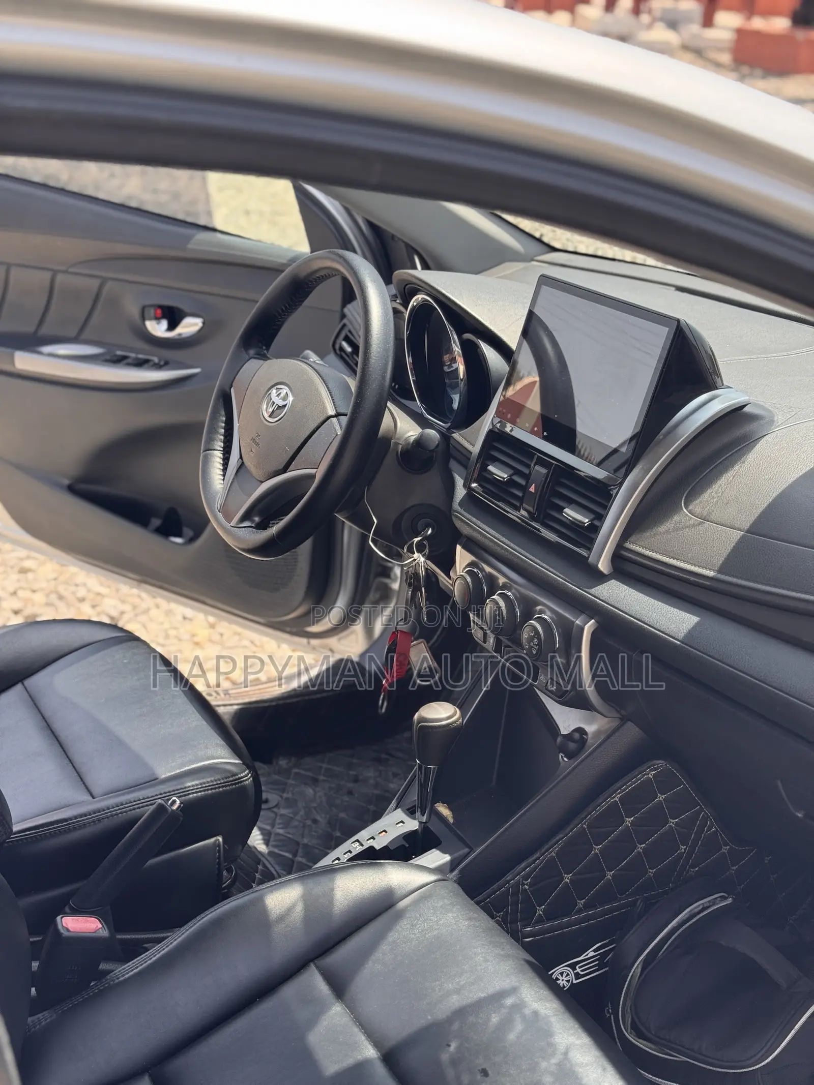 Toyota Yaris L Hatchback 5dr 2016 Silver