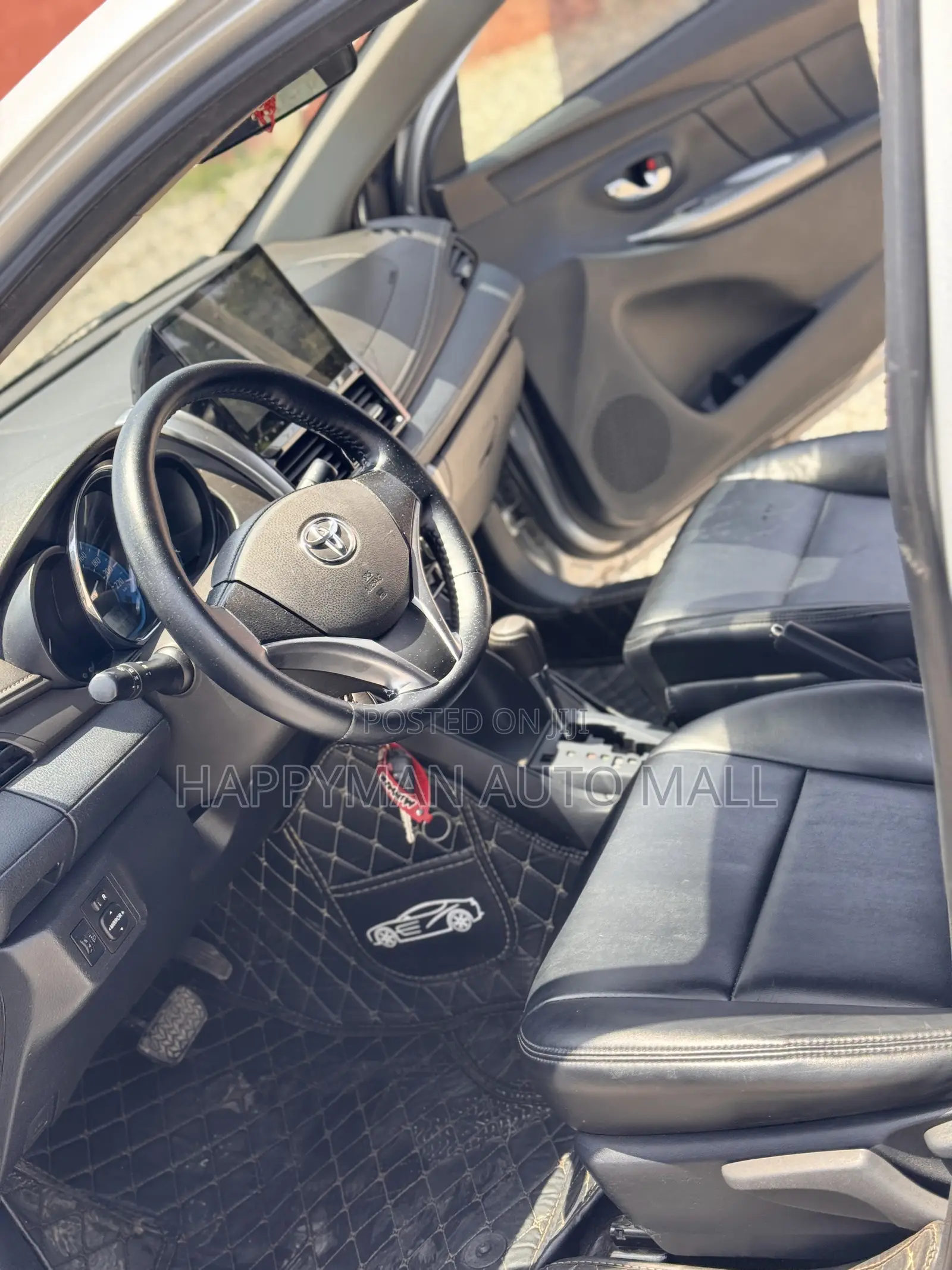Toyota Yaris L Hatchback 5dr 2016 Silver