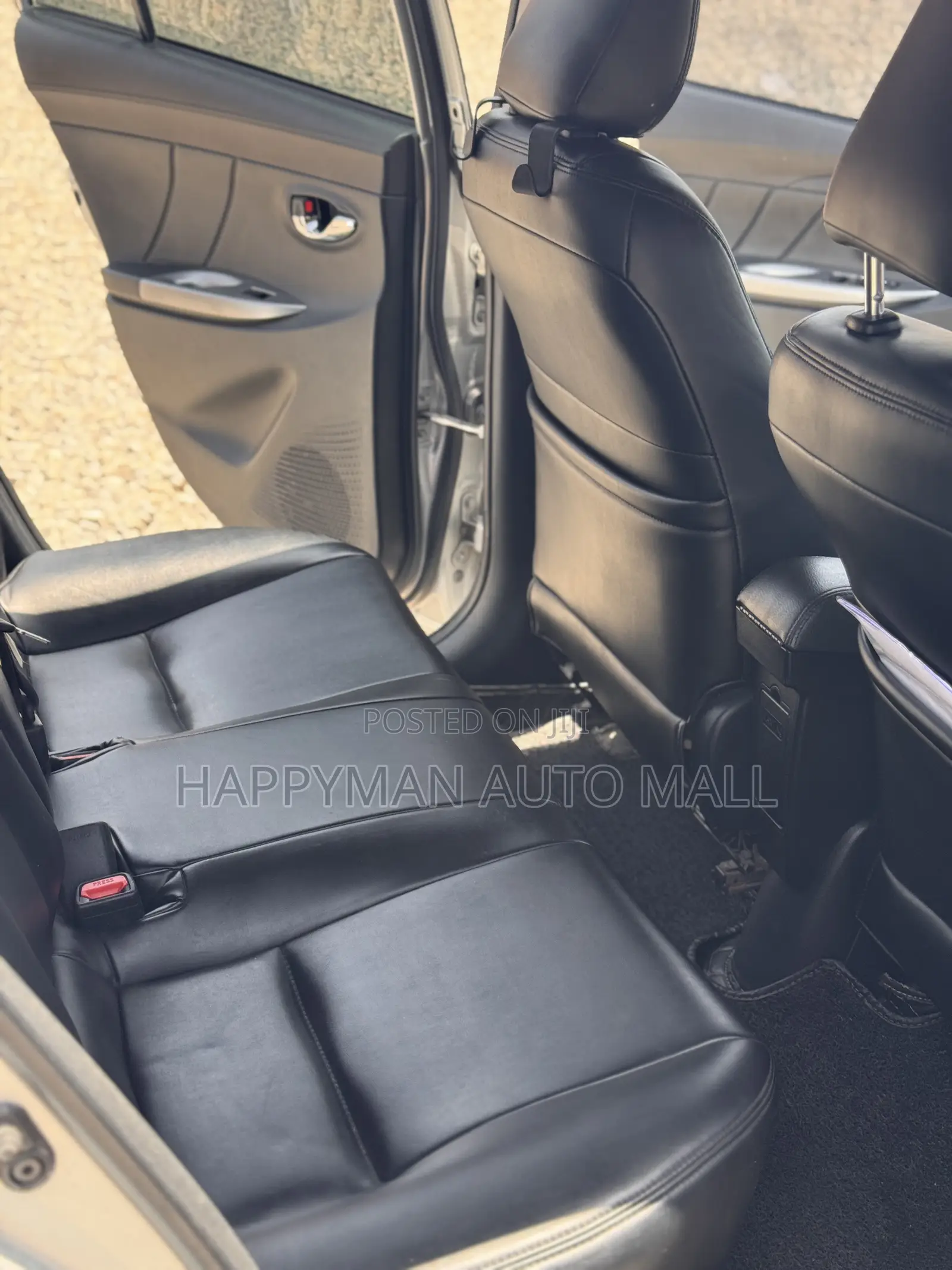 Toyota Yaris L Hatchback 5dr 2016 Silver