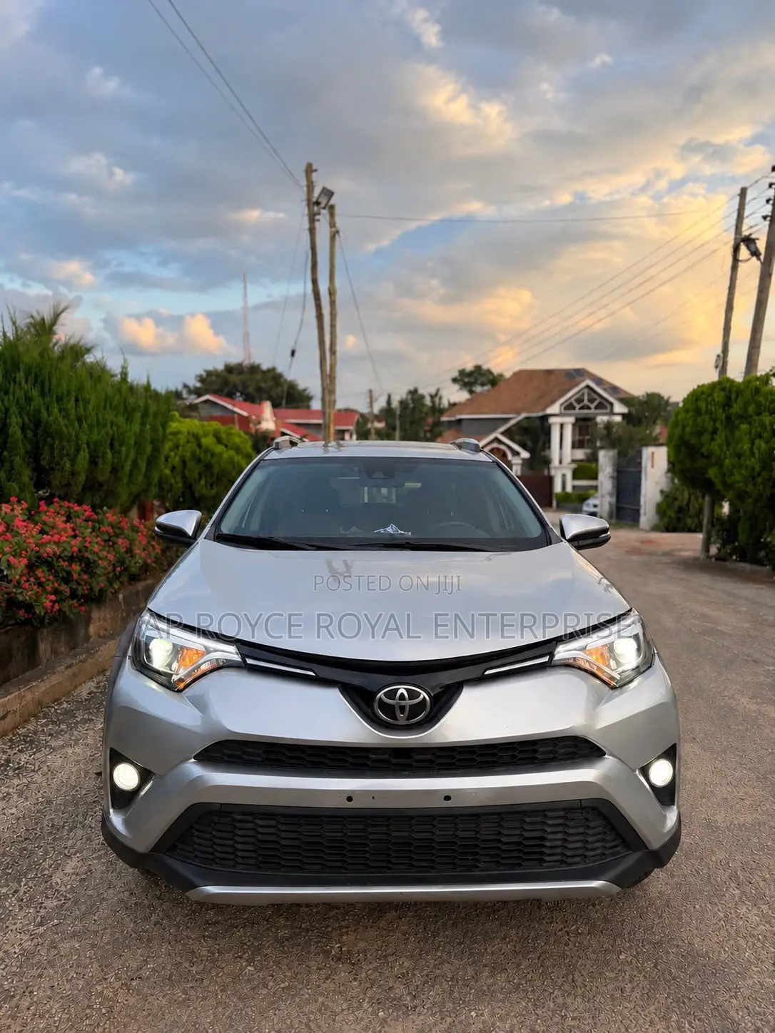 Toyota RAV4 XLE 4dr SUV (2.5L 4cyl 6A) 2018 Silver