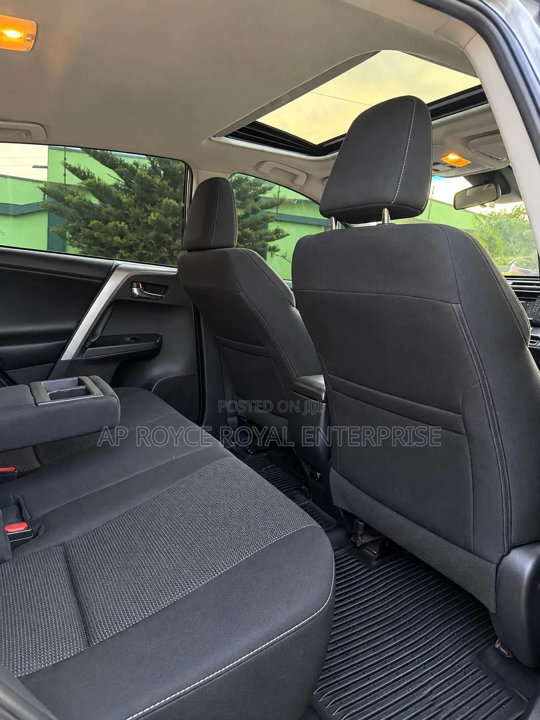 Toyota RAV4 XLE 4dr SUV (2.5L 4cyl 6A) 2018 Silver