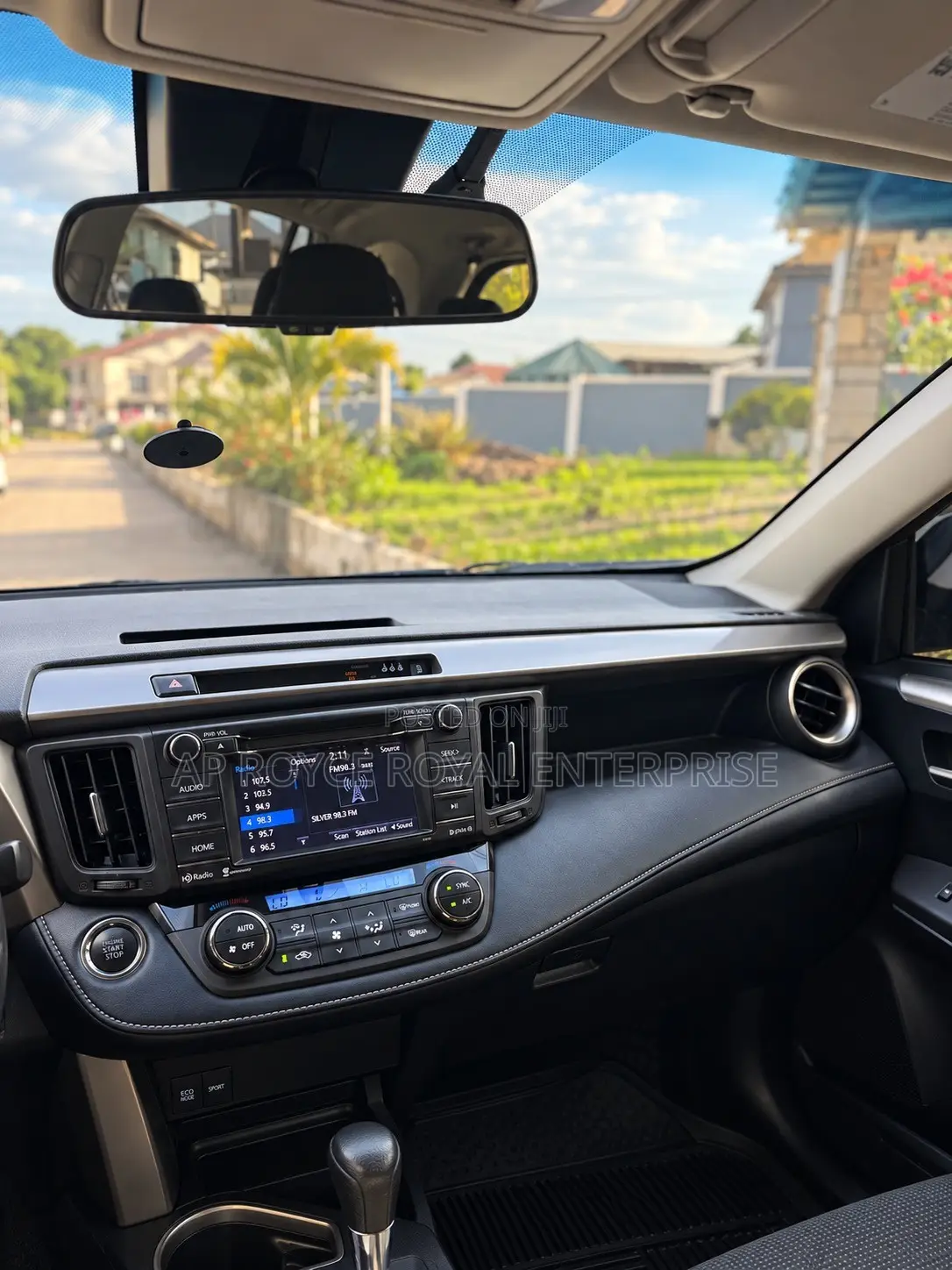 Toyota RAV4 XLE 4dr SUV (2.5L 4cyl 6A) 2018 Silver