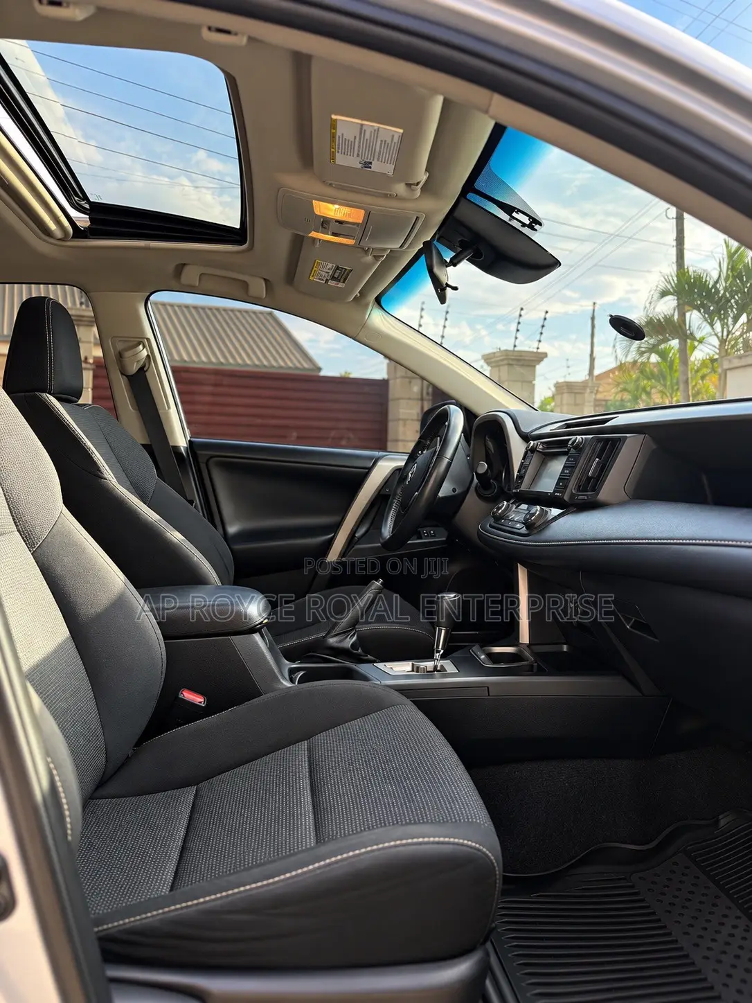 Toyota RAV4 XLE 4dr SUV (2.5L 4cyl 6A) 2018 Silver