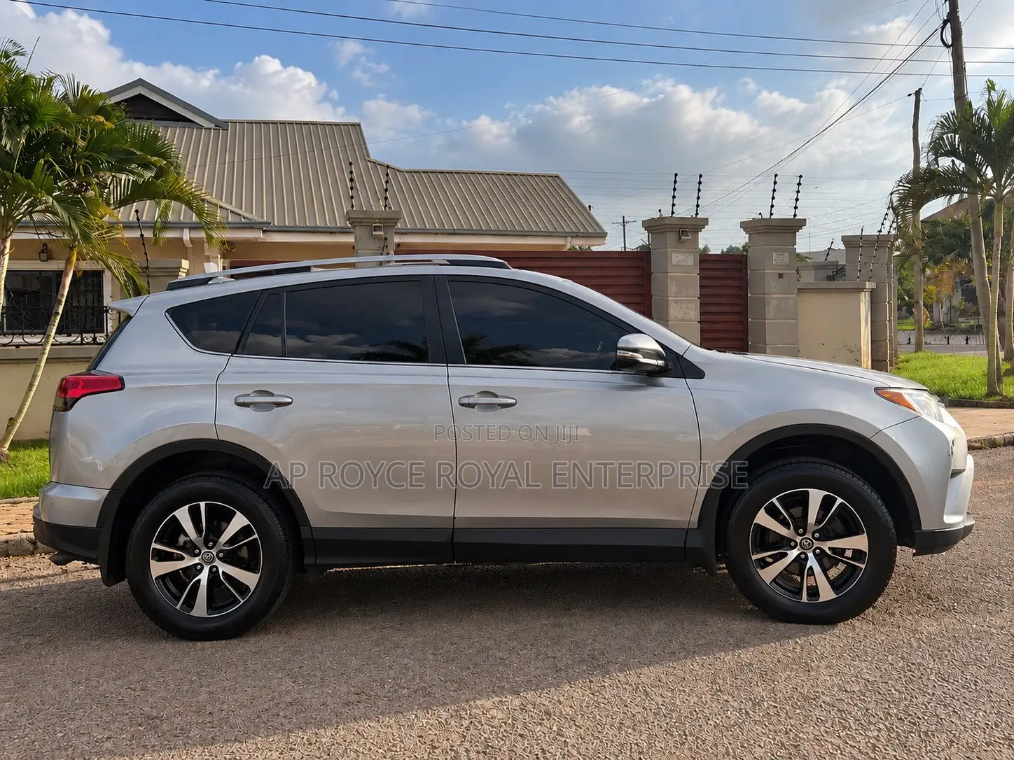 Toyota RAV4 XLE 4dr SUV (2.5L 4cyl 6A) 2018 Silver