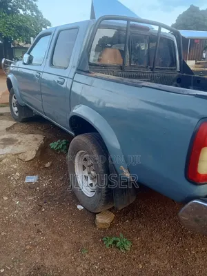 Nissan Frontier 2007 Beige