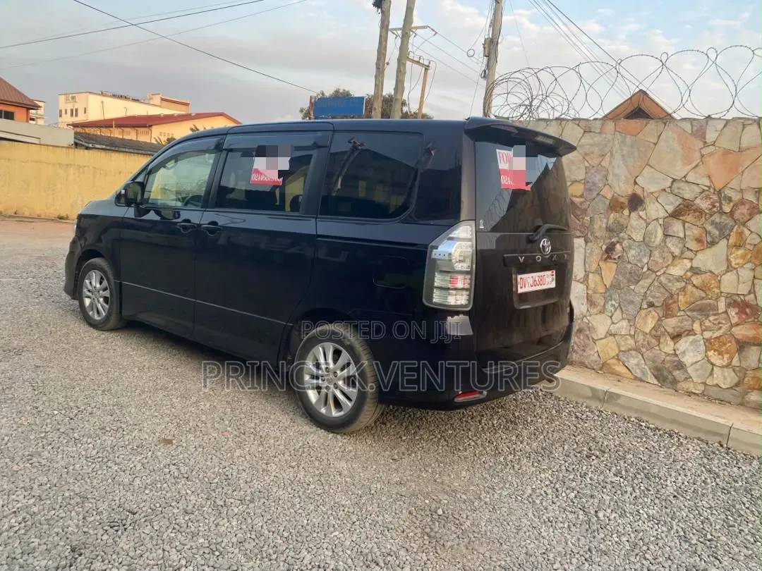Toyota Voxy V 2WD 8-Seater 2013 Brown