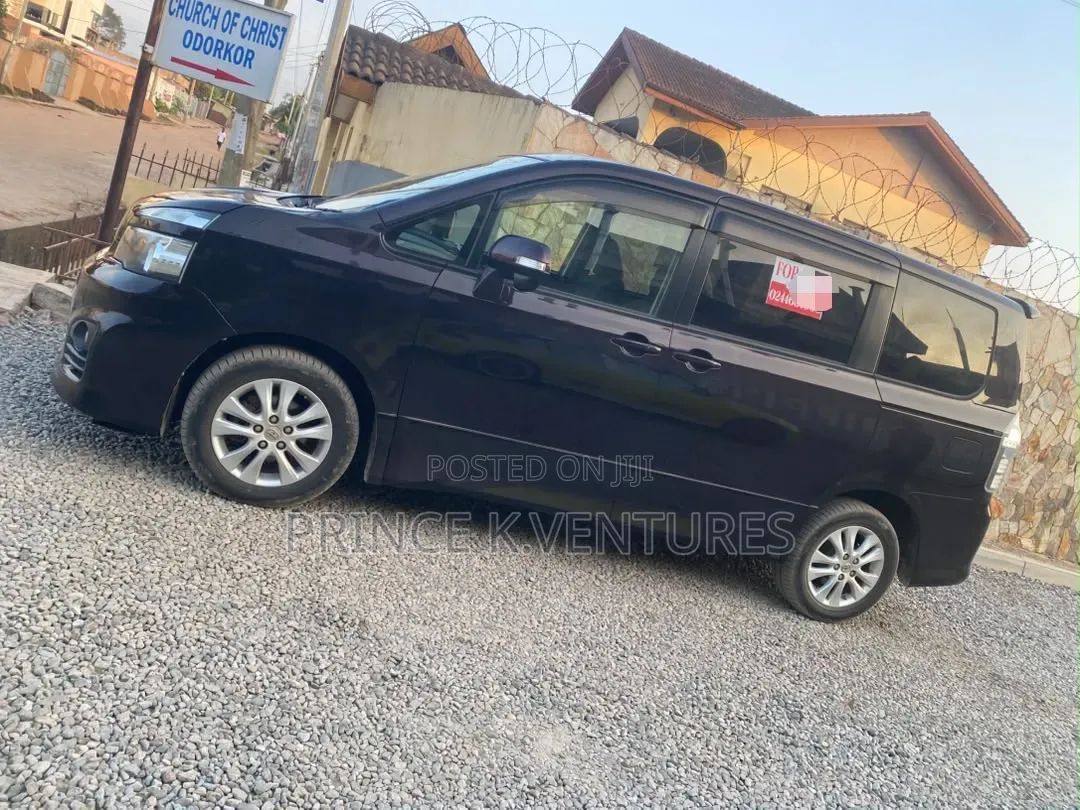 Toyota Voxy V 2WD 8-Seater 2013 Brown