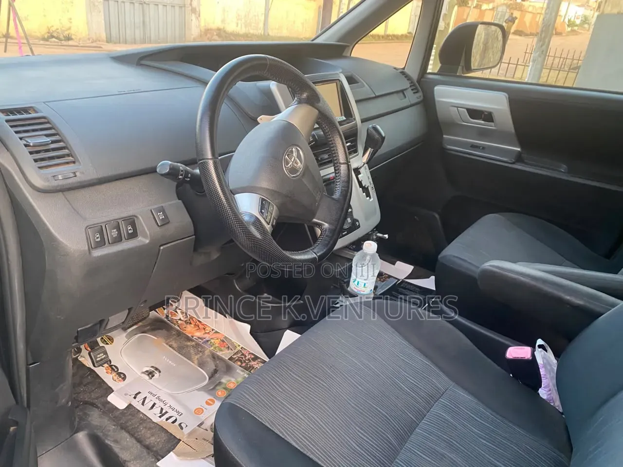 Toyota Voxy V 2WD 8-Seater 2013 Brown