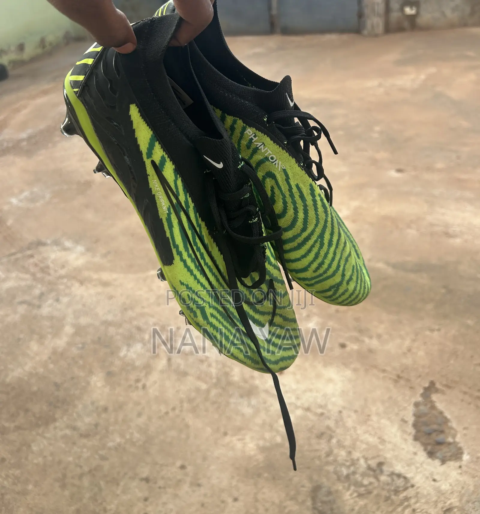 Nike Phantom Soccer Cleats