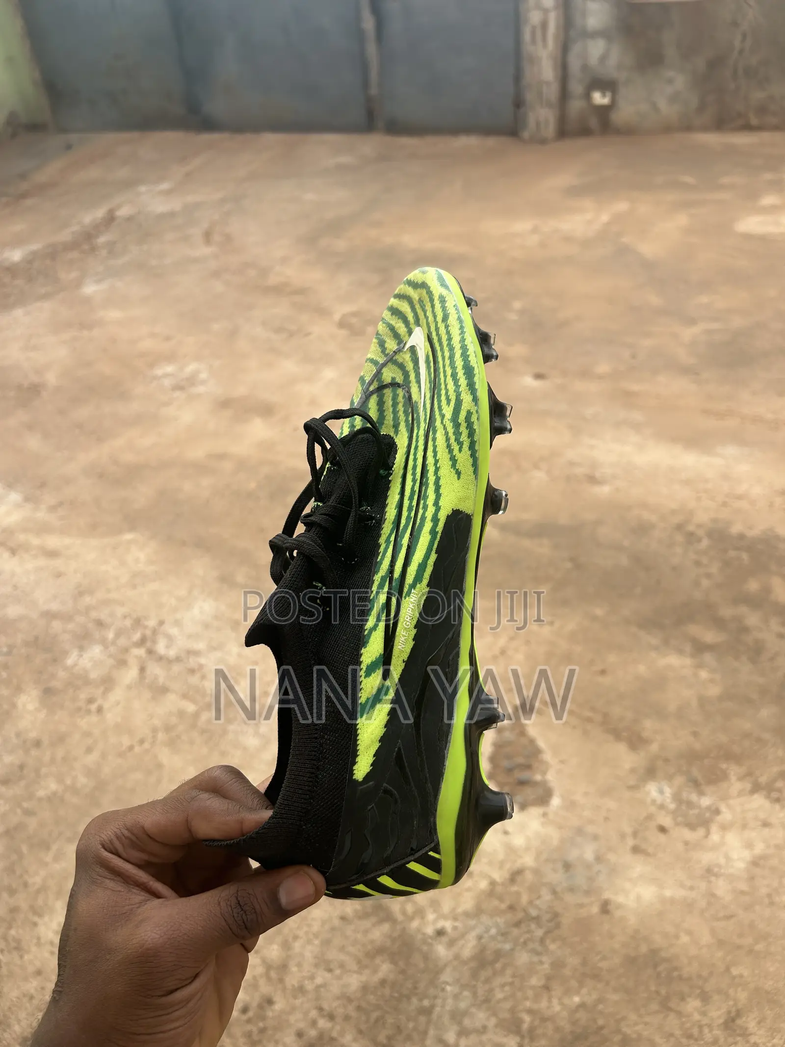 Nike Phantom Soccer Cleats