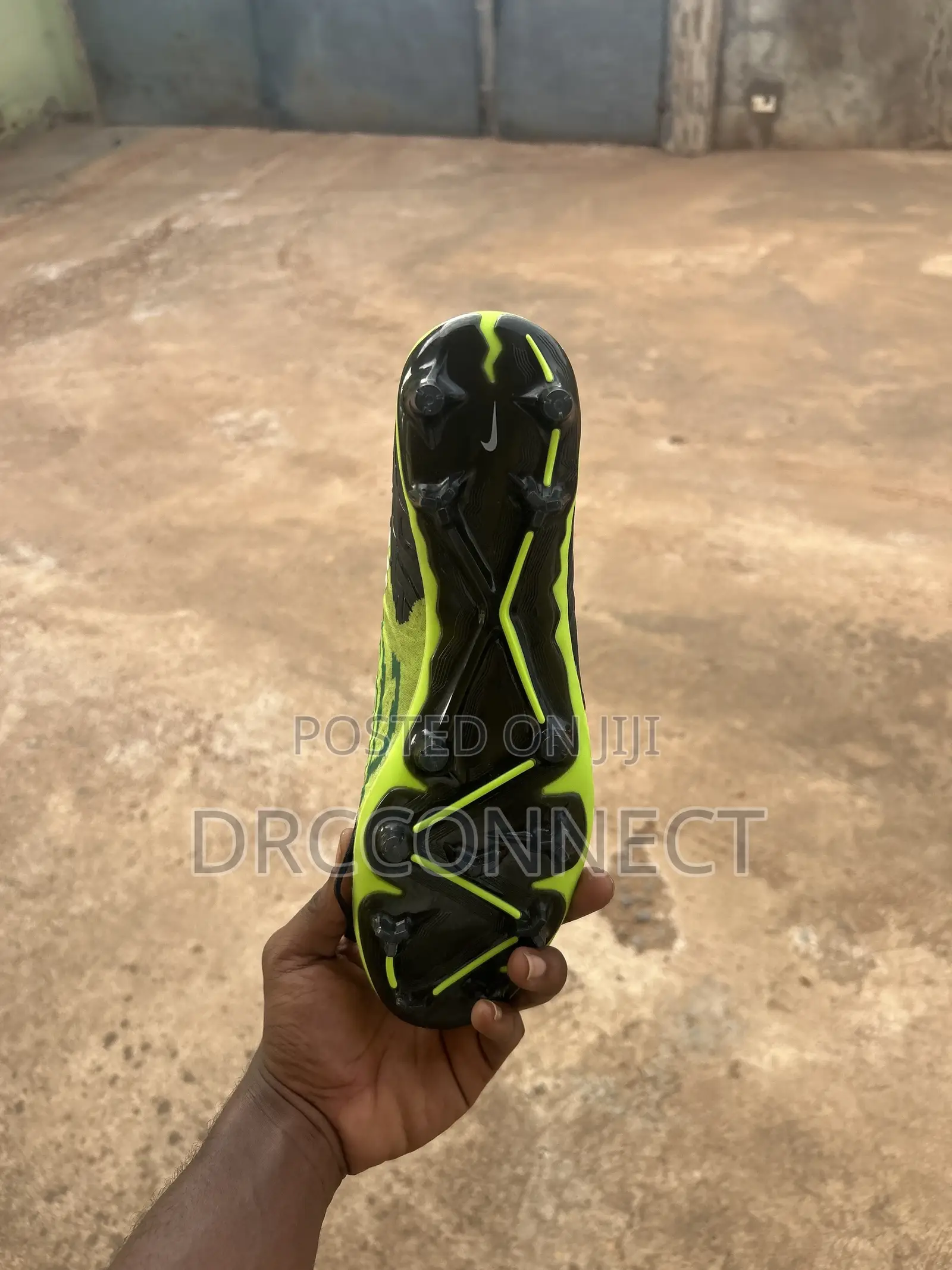 Nike Phantom Soccer Cleats