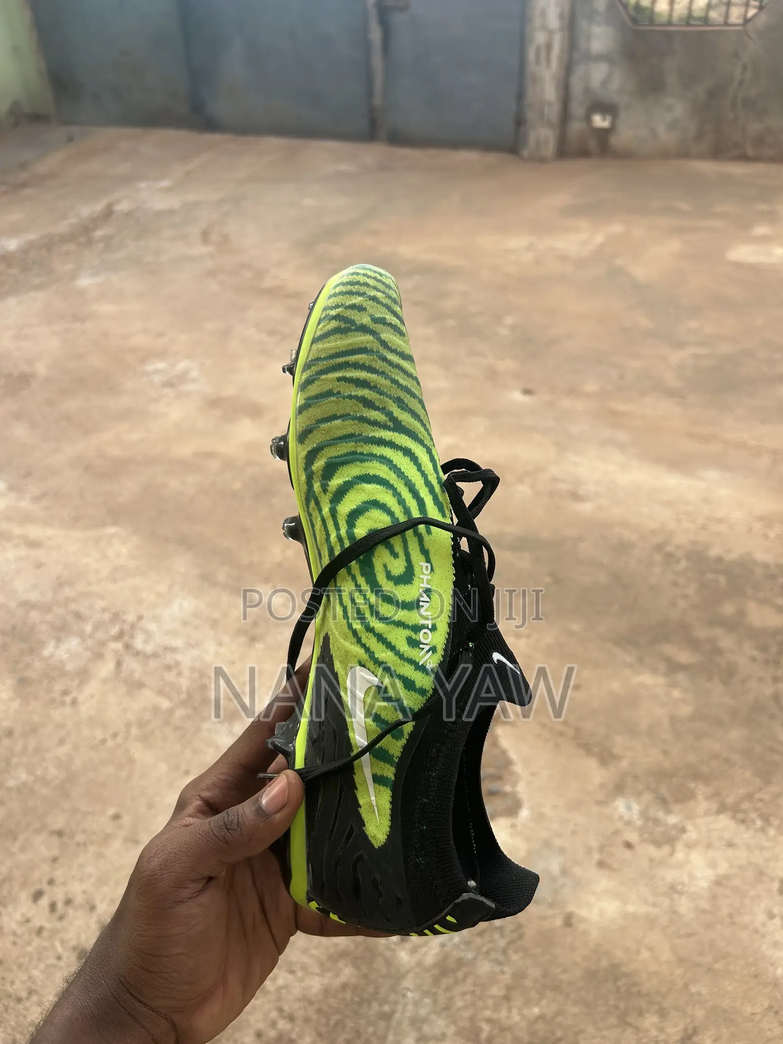 Nike Phantom Soccer Cleats