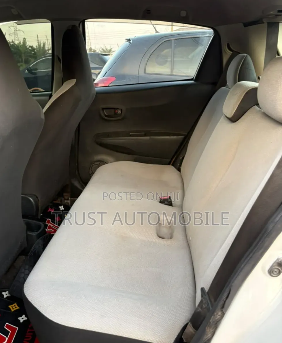Toyota Vitz 2012 White