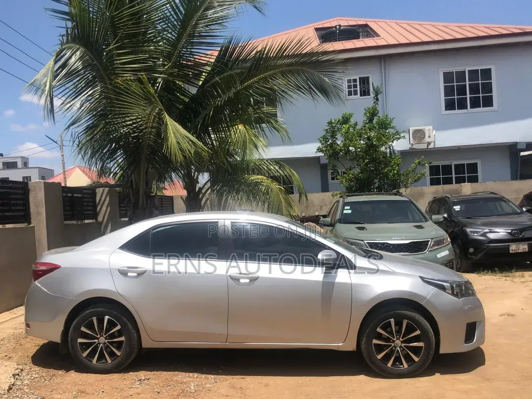 Toyota Corolla LE 4dr Sedan (1.8L 4cyl CVT) 2016 Silver
