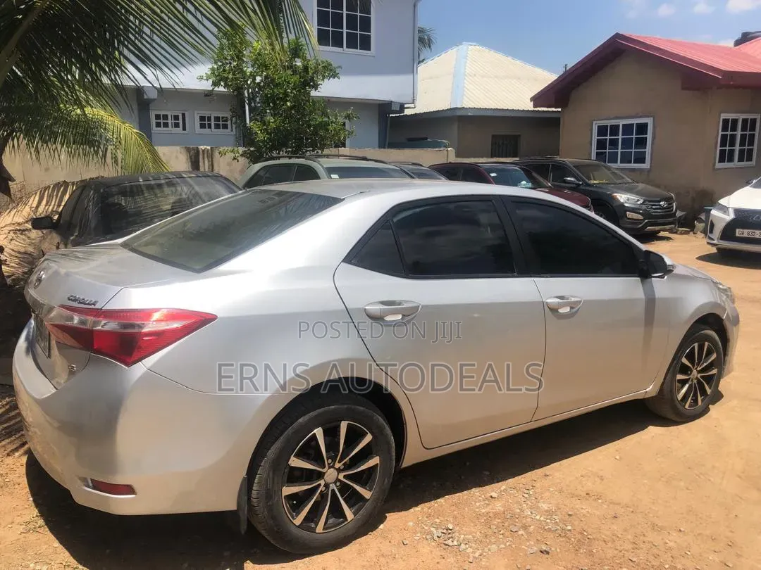 Toyota Corolla LE 4dr Sedan (1.8L 4cyl CVT) 2016 Silver