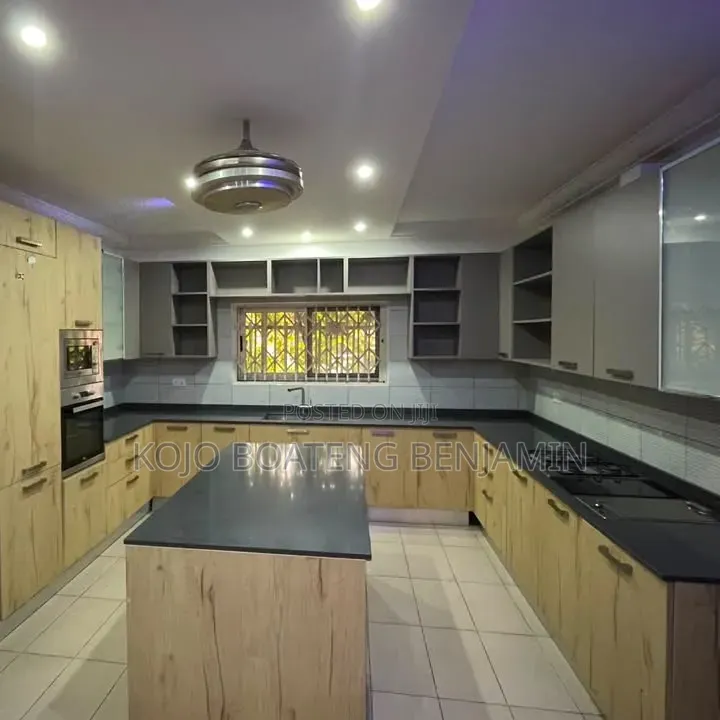 4bdrm House in Housing Down for rent