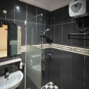 4bdrm House in Housing Down for rent