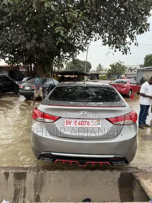 Hyundai Elantra Limited Sedan FWD (1.8L 4cyl 6A) 2013 Gray