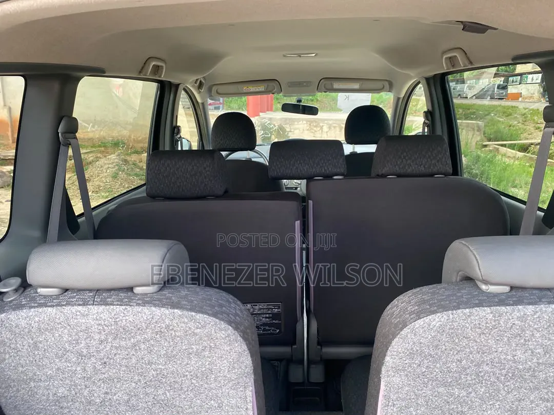 Toyota Sienta 1.5 AWD 2013 Black