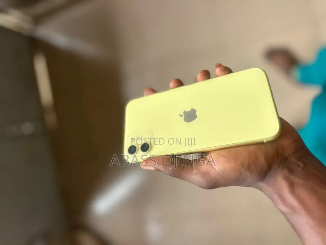 Apple iPhone 11 64 GB Gold
