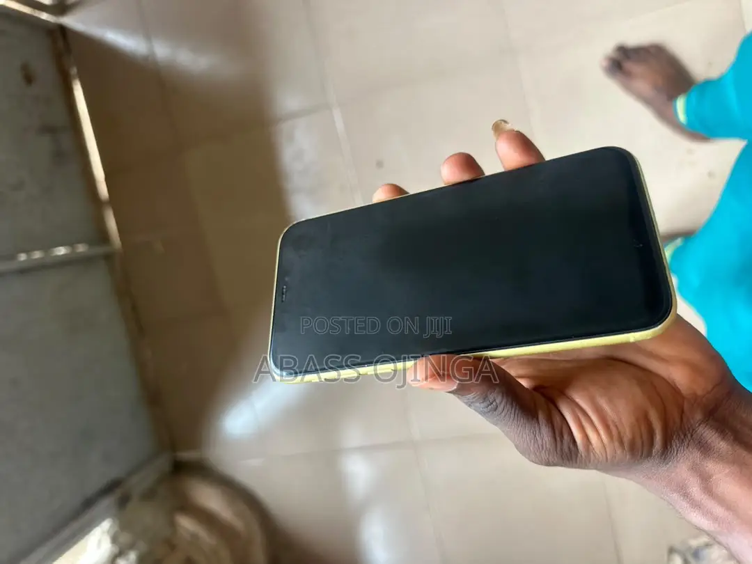 Apple iPhone 11 64 GB Gold