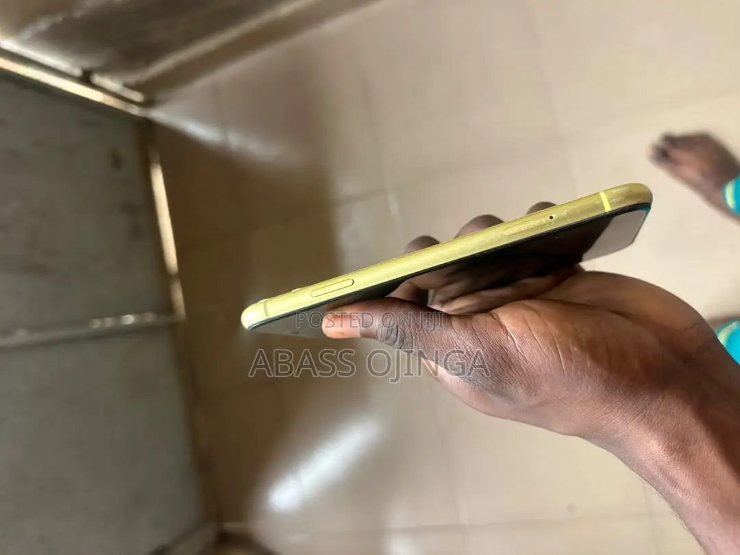Apple iPhone 11 64 GB Gold