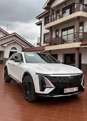 Cadillac Lyriq Luxury 2026 White
