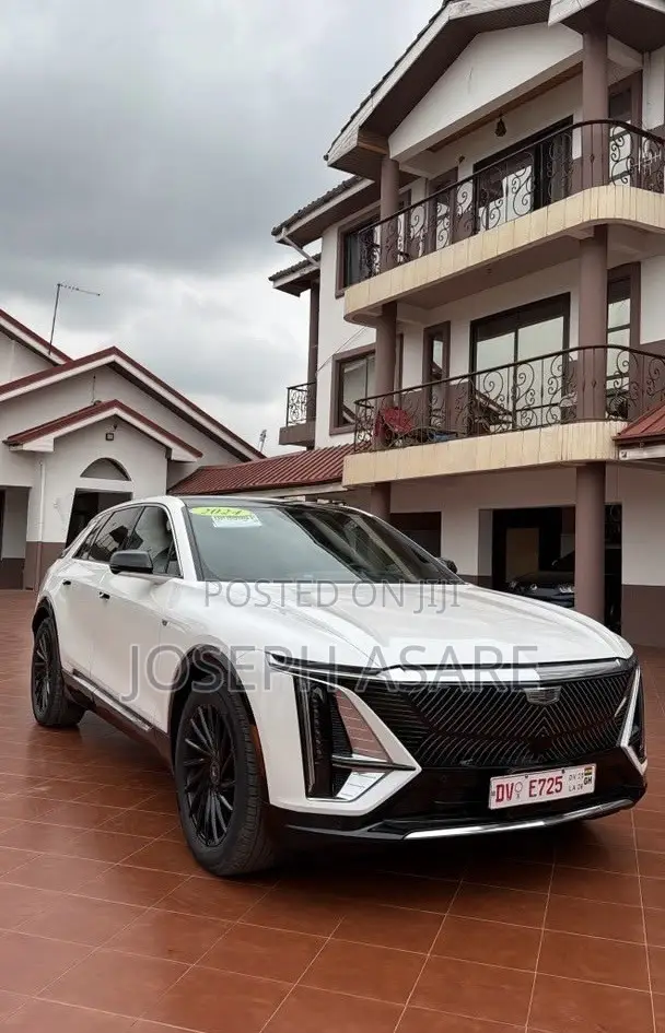 Cadillac Lyriq Luxury 2026 White