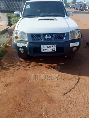 Nissan Hardbody 2013 White