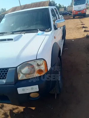 Nissan Hardbody 2013 White