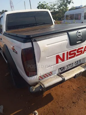 Nissan Hardbody 2013 White