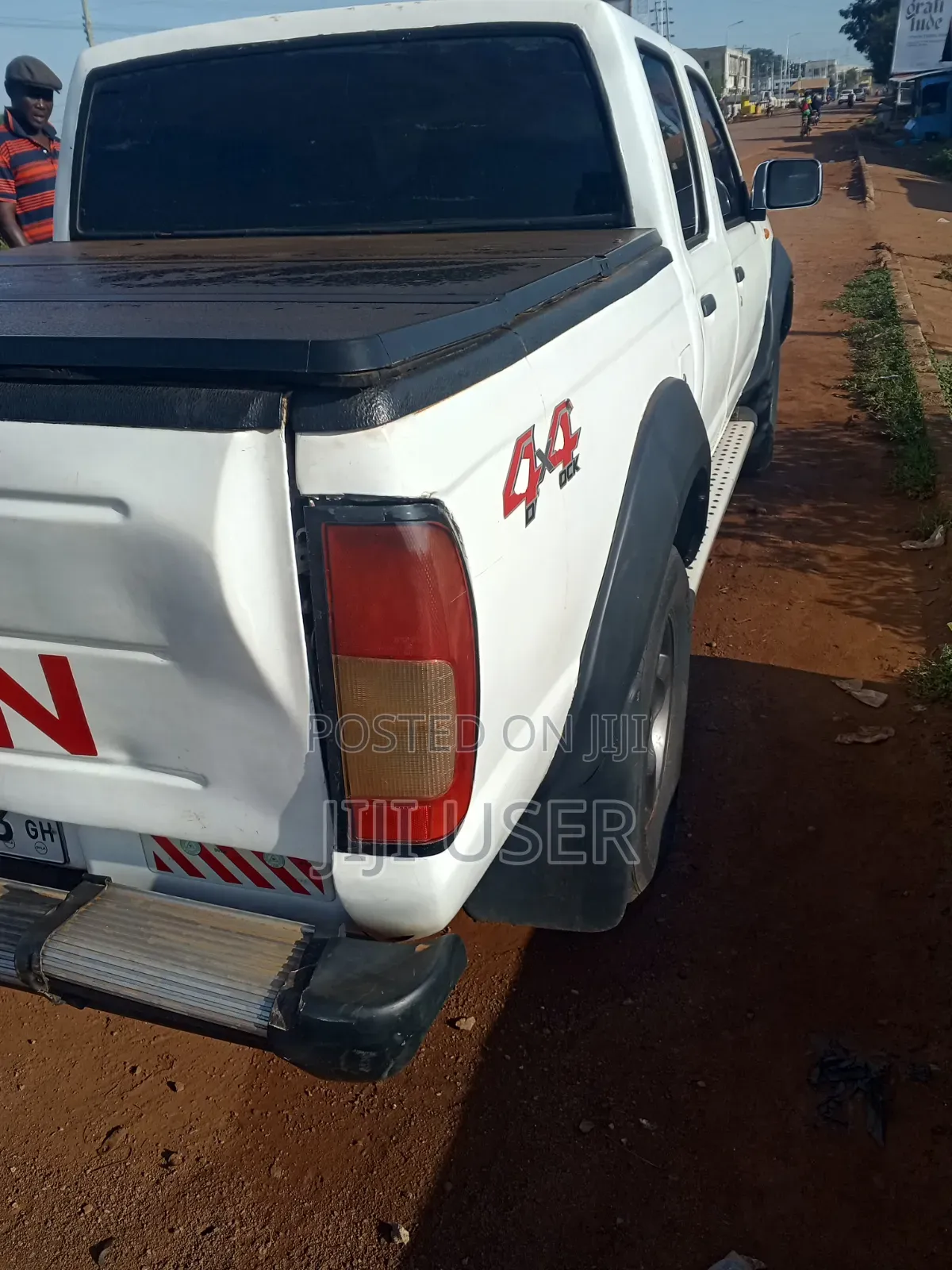 Nissan Hardbody 2013 White