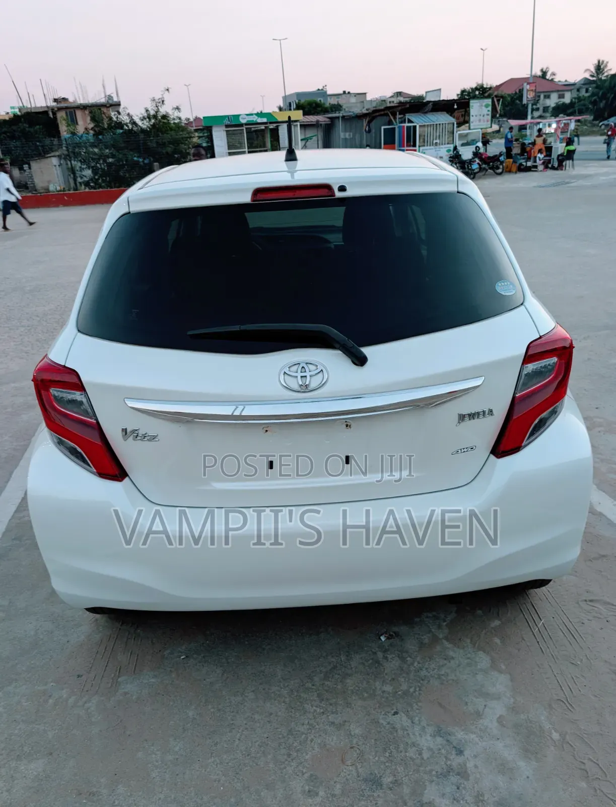 Toyota Vitz 1.3 AWD 3dr 2015 Pearl