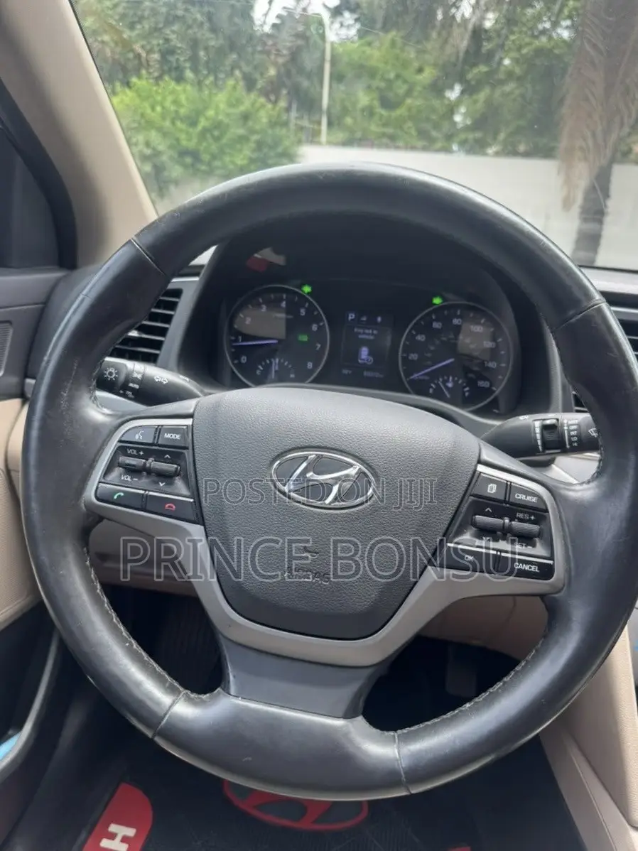 Hyundai Elantra 2017 Gold