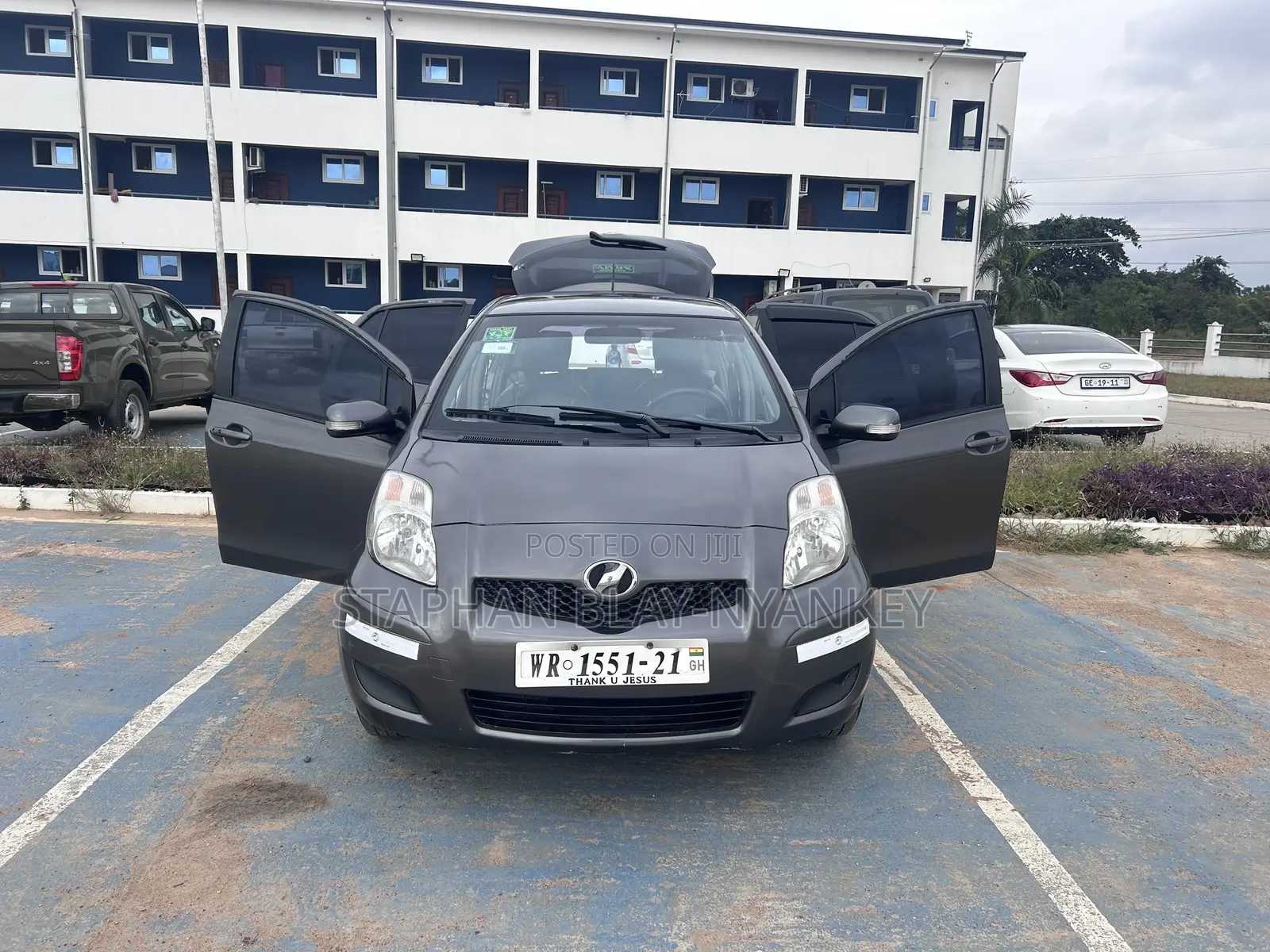 Toyota Vitz 1.3 AWD 5dr 2011 Gray