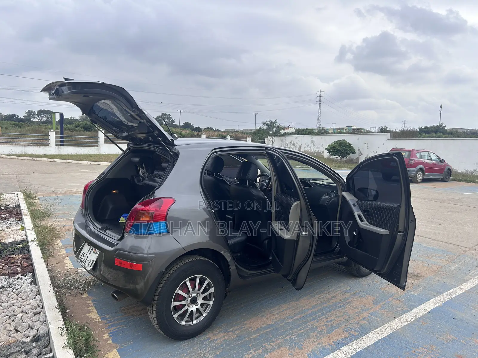 Toyota Vitz 1.3 AWD 5dr 2011 Gray